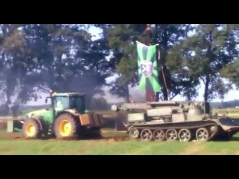 John Deere 8530 Trakor vs. Bergepanzer NVA T 55 Tractor vs. Tank pulling John Deere vs. Tank