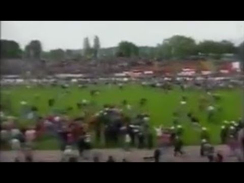 1995 Fortuna Düsseldorf | Bundesliga promotion in Chemnitz | Riots & pitch invasion
