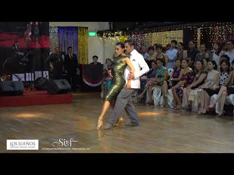  Yanina Quiñones  and  Neri Piliu  are  dancing  to  the  tango  "  Gallo Ciego  "  at  Singapore International Tango Festival  in  2017