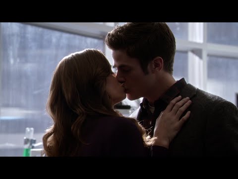 "Barry" Kisses Caitlin/Wells Tasers "Barry" || The Flash 1x19 1080p
