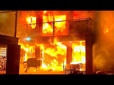 *{VERY EARLY ARRIVAL}~{FDNY BOX 4170}~{FDNY BATTLING 2ND ALARM FIRE ON DEAN STREET IN DA BRONX NYC}*