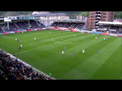 Gol de Bacca tras el preciso pase de Reyes (0-1) en el SD Eibar - Sevilla FC