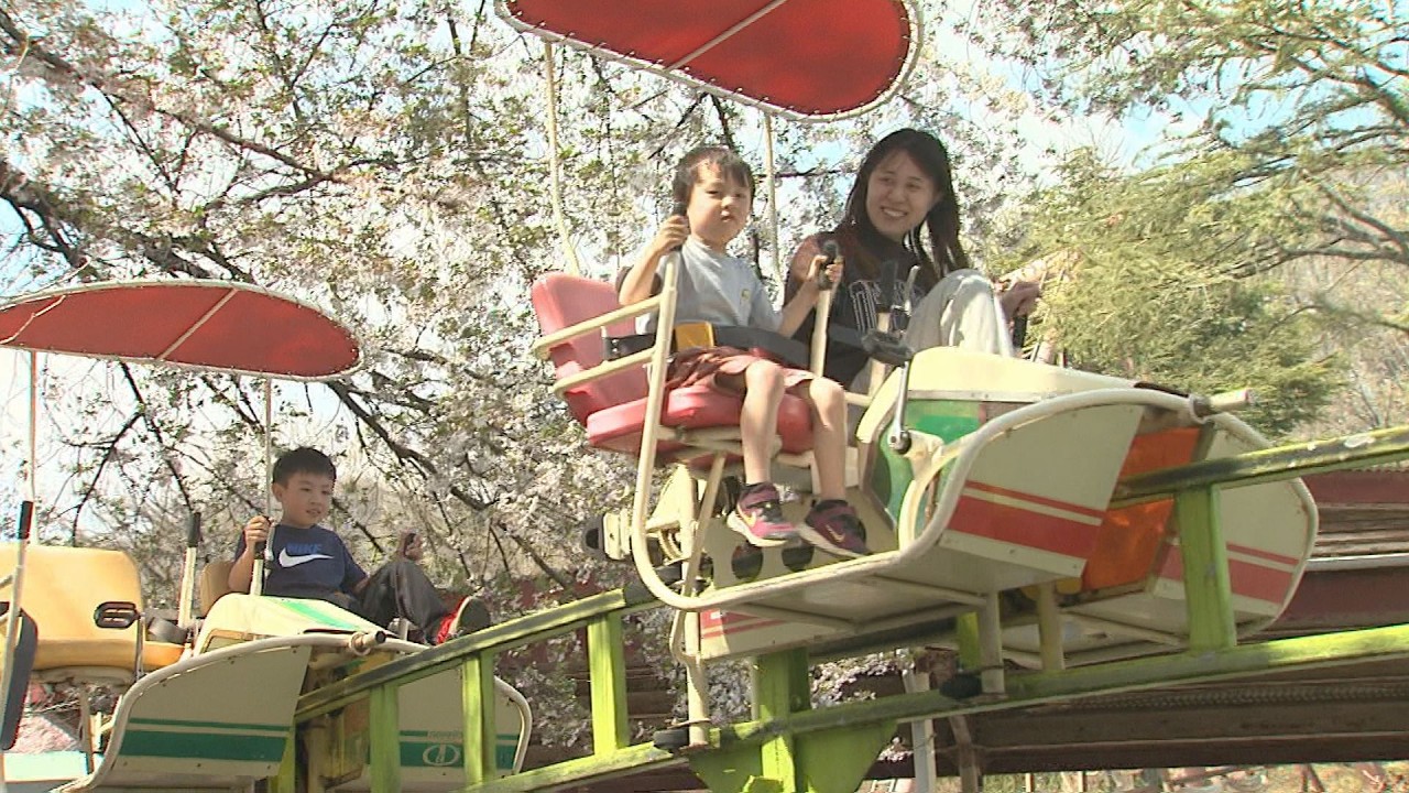 春休み中の遊園地　家族連れでにぎわう　群馬・桐生市 (26/04/03)