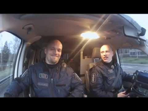 Kuopin Poliisit - Putkapukeutumisen muotia!