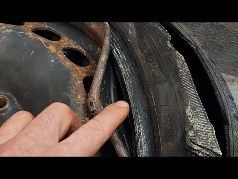 Passat 1.9 tdi stopped on the curb!!! Driver's fault or slippery road??