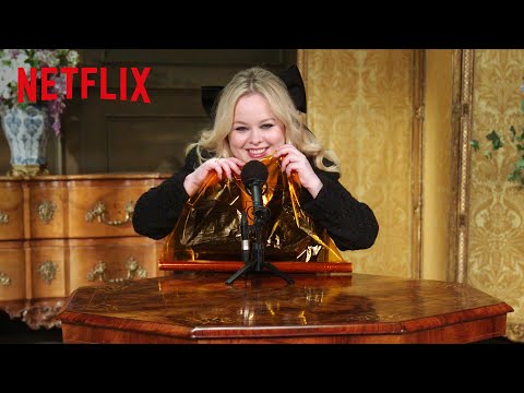 afbeelding Nicola Coughlan Performs a Bridgerton Style ASMR | Netflix