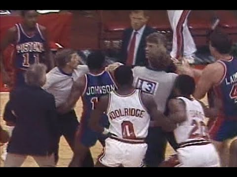 Bill Laimbeer pummels Jordan - Albeck and Chuck Daly brawl! Ejections! Pistons @ Bulls (1986 season)