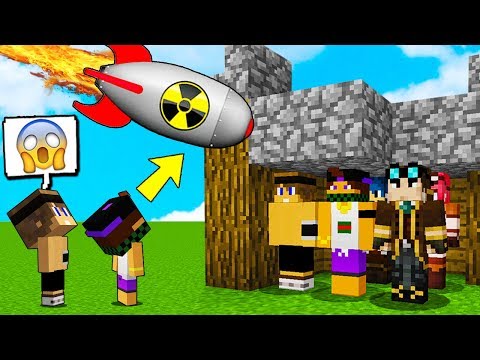 Atomic Bomb vs. Famous YouTubers' House! - Minecraft ITA