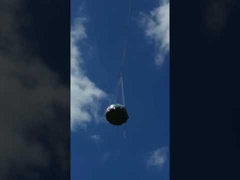 Transport der Alpinen Bubble-Suite im Abenteuercamp-Braunwald mit dem Helikopter