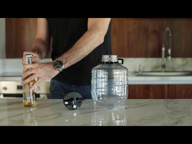 Vídeo relacionado con KLARSTEIN Dispensador de Cerveza Beerkules - Grifo de Cerveza con Enfriador, Barril 5l, CO2, Temperatura Ajustable, Pantalla LCD, Negro-Dorado