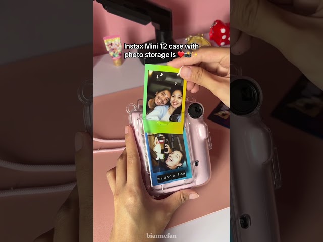 Vídeo relacionado con Funda transparente Rieibi para Fuji Instax Mini 12, bolsa de transporte con almacenamiento y correa