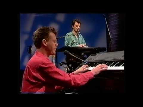 Cabaret Dubbel & Dwars 'Skinheads'