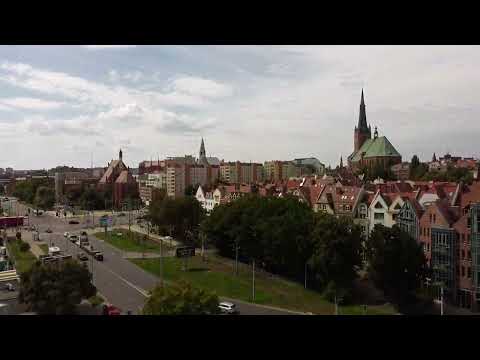 Szczecin Panorama centrum - widok z Drona, z lotu ptaka na panoramę miasta, ruch uliczny, tramwaje