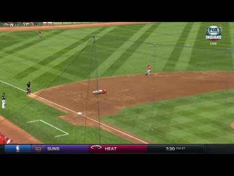 CIN@CLE: Blandino makes fantastic diving stop for out