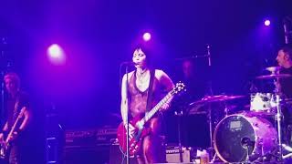 Joan Jett and the Blackhearts I hate Myself for Loving You
