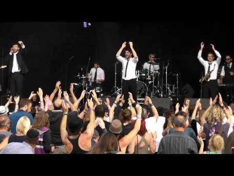 Gentleman's Dub Club - Feels Like (live at Wychwood festival - 1st June 14)