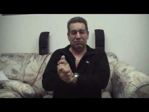 manualist plays queen - you're my best friend - on his hands!