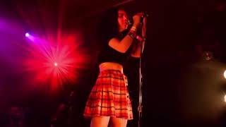 Charli XCX- You’re The One(live)