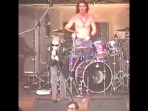 Layne Staley gets REALLY pissed @ Weedsport 1991 Alice in Chains live