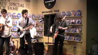 Darlingside performs 'The Catbird Seat' on WDVX
