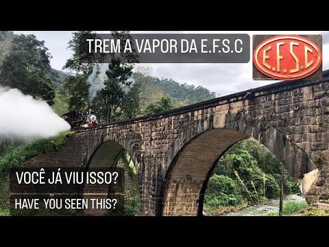 Trem a Vapor da extinta E.F.S.C passando na antiga ponte de pedras em Apiúna - SC