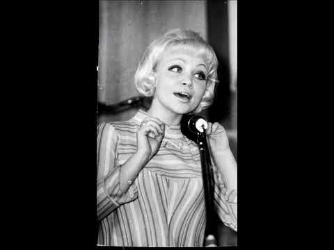 Elżbieta Marciniak - Kuszakiewicz "Dziewczyna szuka miłości"