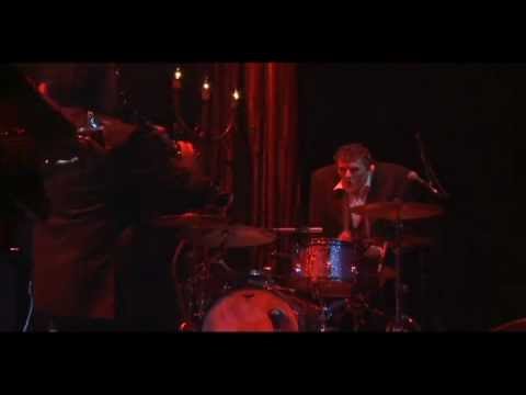 ZOMBIE CIRCUS SHOW le Zombi Orchestra se chamaille.mov