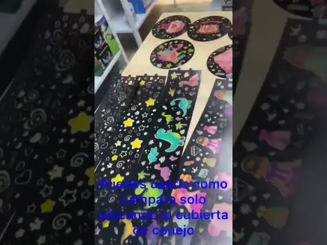 Vídeo relacionado con Kids Moon Night Light - Lámpara de escritorio de luna LED con altavoz de música para vivero, control remoto nocturno con función de iluminación ambiental, lámpara decorativa para el salón Dorm Camp