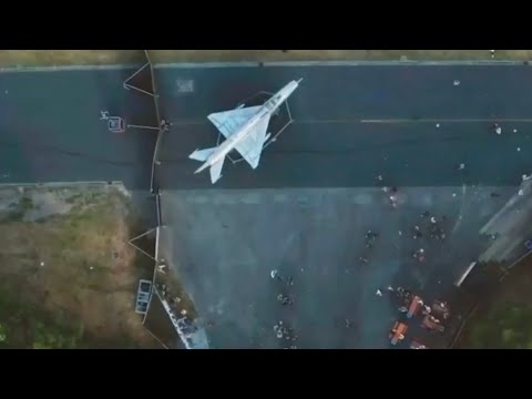 Dancing on a runway of an abandoned airport | Onder de Radar festival, August 27, 2022 in Twente