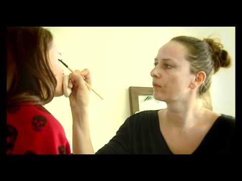 Zuzana Gregorova - Gade Cosmetics Photoshoot.wmv