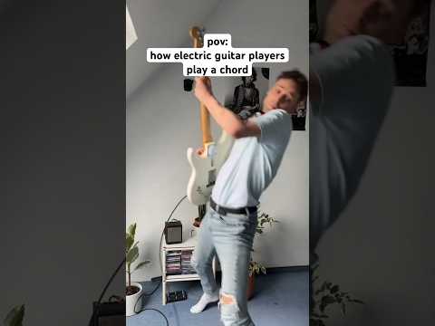 How electric guitar players play a chord
