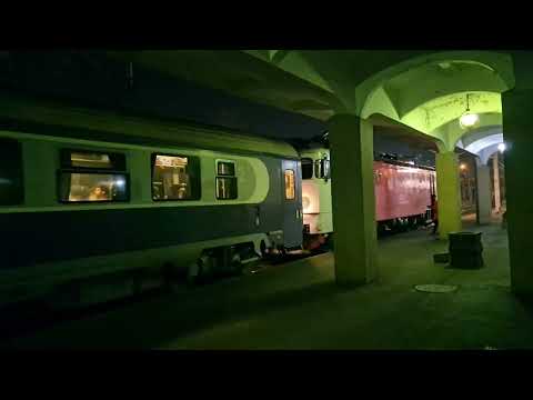 Trenuri de noapte în gara Ploiești Sud / Trains filmed at night in Ploiești Sud railway station