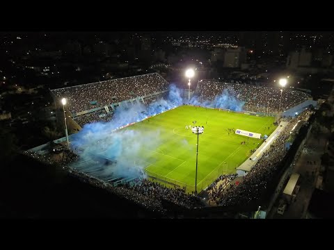 "Recibimiento en Alberdi vs Deportivo Riestra" Barra: Los Piratas Celestes de Alberdi &bull; Club: Belgrano