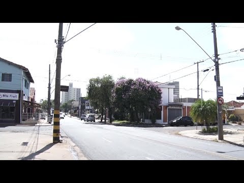 Motorista recebe multa irregular e flagra veículo oficial em conversão proibida
