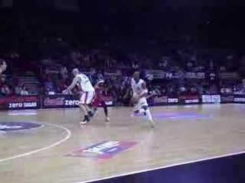 36 23-02-08 BCO-Charleroi - Jerry Green met opnieuw een lob