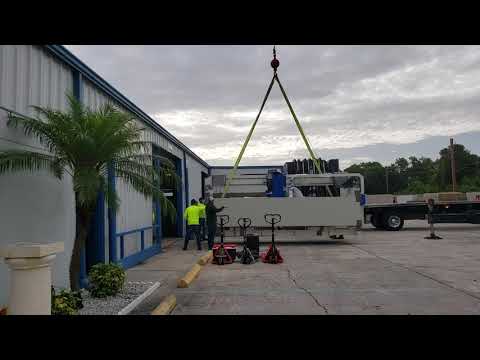 Loading new jet 625 cnc. Donatoni