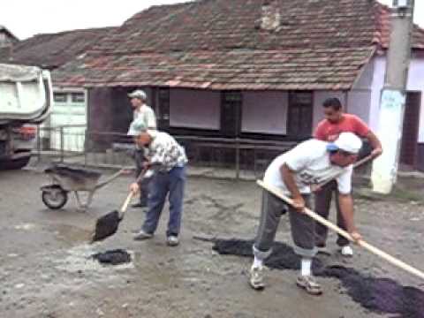 Ultima metoda de turnare a asfaltului brevetata in comuna BANIA jud CARAS-SEVERIN