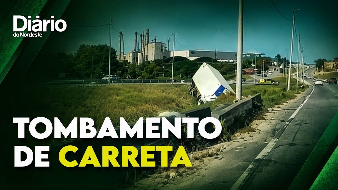 Imagem da notícia Carreta sai de pista e tomba em canteiro central na CE-010, em Fortaleza