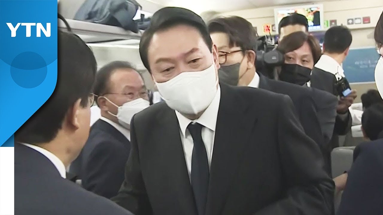 [현장영상+] '파격적' KTX 특별열차 타고 광주 도착한 尹...여권 총출동  / YTN