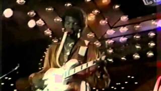 Larry Graham explains the origins of thumping, plucking, and Bass History