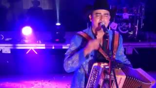 Los Huracanes Del Norte -  Cero A La Izquierda [En Vivo]