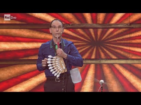 Il performer creativo Michel Lauzière - Virginia Raffaele - Facciamo che io ero 07/06/2017