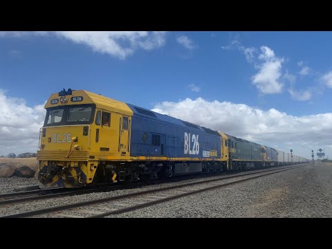 Up Pacific National 7902V Fruit with BL26 G520(FA) G525 at Gheringhap headed for Melbourne 22/1/2025