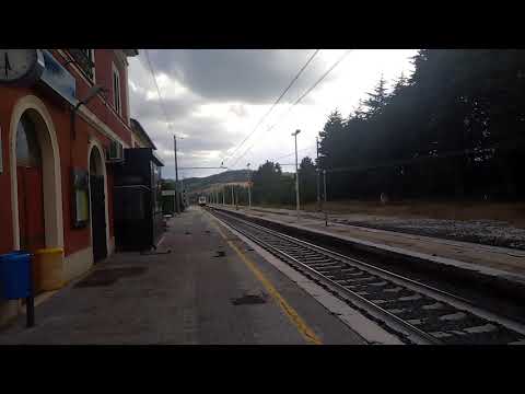 Transito IC 541 Roma - Ancona  nella stazione di Gualdo Tadino