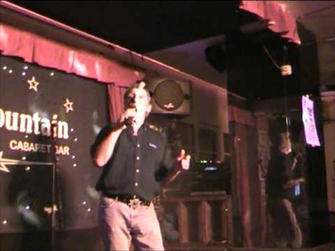 Leapy Lee singing Little Arrows  ....  Live in Magaluf 2010