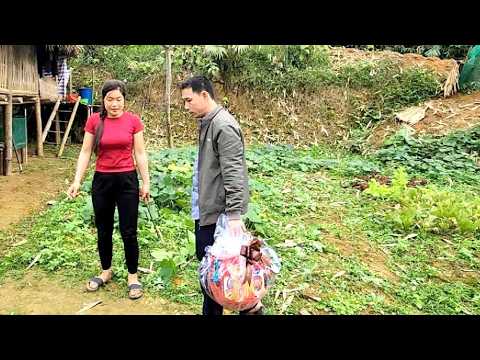 Hong told Hoi what had happened to Phong when he came to visit her.