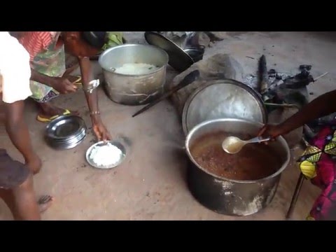 Centro nutrizionale Talita kum: distribuzione pasti (Babonde - Rep. Dem. Congo)