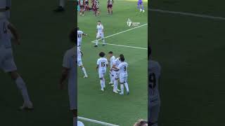 GABRIEL BARBOSA PROVOCANDO A TORCIDA DO FLUMINENSE APÓS ABRIR O PLACAR PARA O SANTOS NA VILA BELMIRO