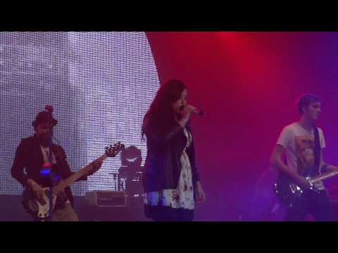Ewa Farna ♥ Boží mlejny melou + Měls mě vůbec rád ~ Ostrava 16.11.2013 ~ Živě ~ HD