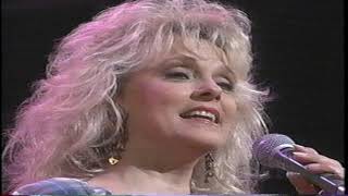 Connie Smith - &quot;Walk Me To the Door&quot; (Opry Live 1993)